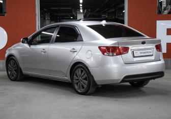 Подержанный автомобиль Kia Cerato Sedan 2012 года (7 фото)