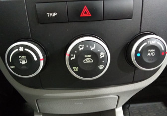 Подержанный автомобиль Kia Cerato Sedan 2008 года (14 фото)