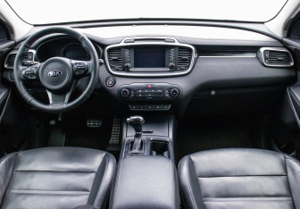 Подержанный автомобиль Kia Sorento 2015 года (14 фото)