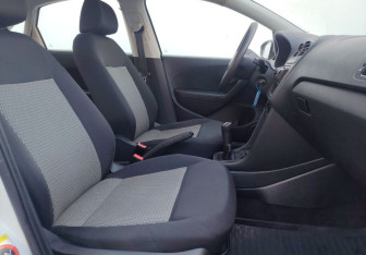 Подержанный автомобиль Volkswagen Polo Sedan 2010 года (10 фото)