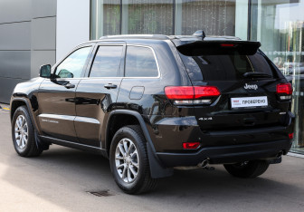 Подержанный автомобиль Jeep Grand Cherokee 2016 года (7 фото)