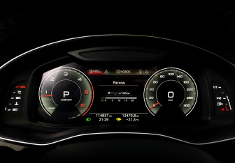 Подержанный автомобиль Audi Q8 2019 года (13 фото)