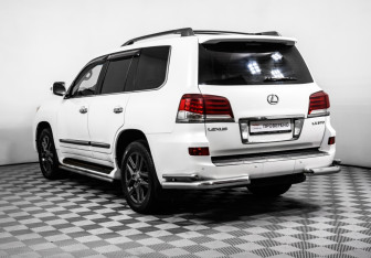 Подержанный автомобиль Lexus LX 2012 года (7 фото)