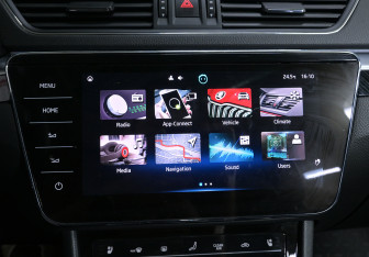 Подержанный автомобиль Skoda Superb Liftback 2023 года (18 фото)