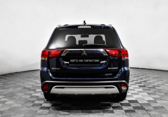 Подержанный автомобиль Mitsubishi Outlander 2020 года (4 фото)