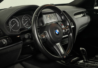 Подержанный автомобиль BMW X4 2017 года (11 фото)