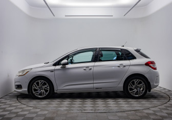 Подержанный автомобиль Citroen C4 Hatchback 2012 года (8 фото)