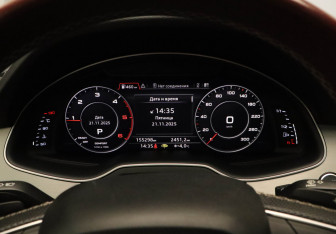 Подержанный автомобиль Audi Q7 2016 года (10 фото)
