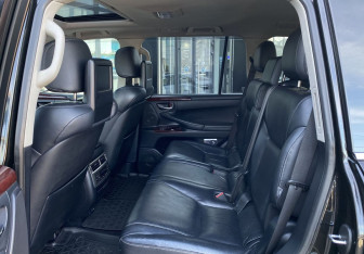 Подержанный автомобиль Lexus LX 2014 года (30 фото)