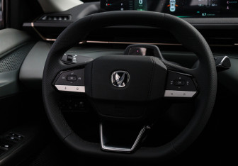 Подержанный автомобиль Changan Lamore 2024 года (11 фото)