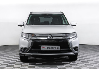 Подержанный автомобиль Mitsubishi Outlander 2015 года (2 фото)