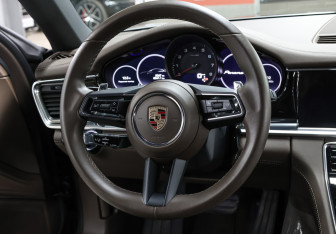 Подержанный автомобиль Porsche Panamera Wagon 2022 года (16 фото)