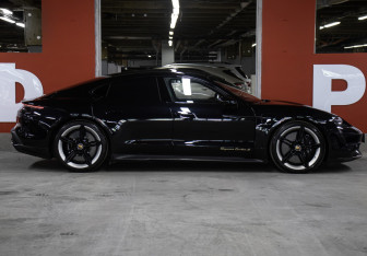 Подержанный автомобиль Porsche Taycan 2021 года (4 фото)