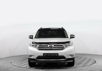 Подержанный автомобиль Toyota Highlander 2012 года (2 фото)