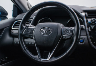 Подержанный автомобиль Toyota Camry Sedan 2020 года (15 фото)
