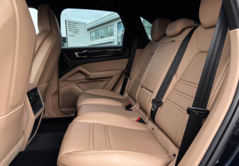 Подержанный автомобиль Porsche Cayenne 2020 года (10 фото)