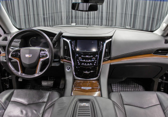 Подержанный автомобиль Cadillac Escalade Suv 2017 года (16 фото)