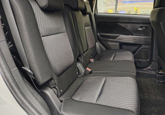 Подержанный автомобиль Mitsubishi Outlander 2013 года (11 фото)