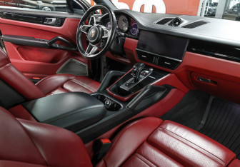 Подержанный автомобиль Porsche Cayenne 2020 года (11 фото)