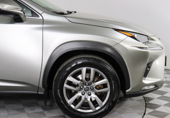 Подержанный автомобиль Lexus NX 2019 года (14 фото)