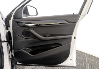 Подержанный автомобиль BMW X2 2020 года (24 фото)