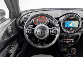 Подержанный автомобиль MINI Clubman Wagon 2019 года (21 фото)