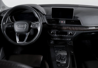 Подержанный автомобиль Audi Q5 2017 года (12 фото)