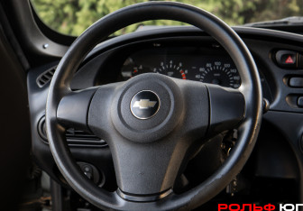Подержанный автомобиль Chevrolet Niva 2011 года (11 фото)