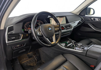Подержанный автомобиль BMW X5 2019 года (16 фото)