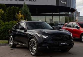 Подержанный автомобиль Infiniti FX 2013 года (2 фото)