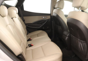 Подержанный автомобиль Hyundai Santa Fe 2017 года (11 фото)