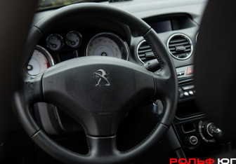 Подержанный автомобиль Peugeot 408 2013 года (11 фото)
