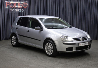 Подержанный автомобиль Volkswagen Golf Hatchback 2008 года (3 фото)
