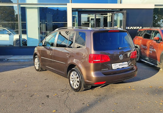Подержанный автомобиль Volkswagen Touran 2012 года (7 фото)