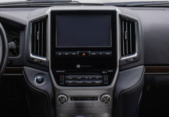 Подержанный автомобиль Toyota Land Cruiser Suv 2017 года (14 фото)
