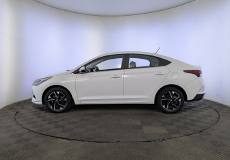 Подержанный автомобиль Hyundai Solaris Sedan 2022 года (8 фото)