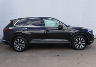 Подержанный автомобиль Volkswagen Touareg 2020 года (7 фото)