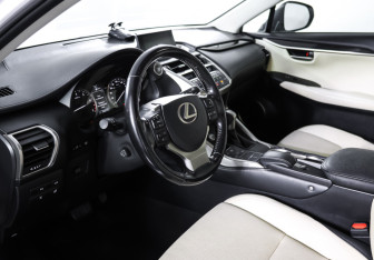 Подержанный автомобиль Lexus NX 2017 года (15 фото)