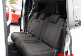 Подержанный автомобиль Honda Freed 2022 года (8 фото)
