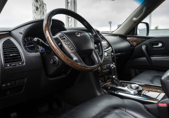 Подержанный автомобиль Infiniti QX80 2013 года (9 фото)
