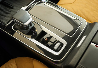 Подержанный автомобиль Hongqi HS5 2023 года (19 фото)