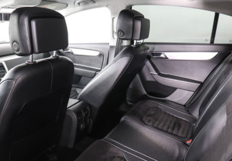 Подержанный автомобиль Volkswagen Passat Sedan 2013 года (12 фото)