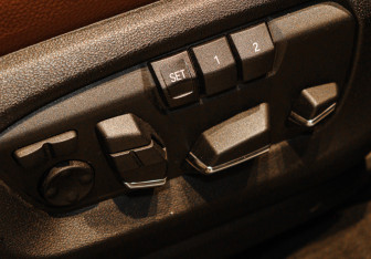 Подержанный автомобиль BMW X6 2016 года (8 фото)