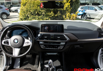 Подержанный автомобиль BMW X3 2020 года (10 фото)
