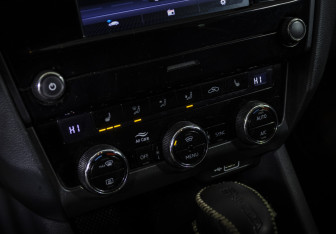 Подержанный автомобиль Skoda Octavia Liftback 2017 года (15 фото)