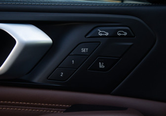 Подержанный автомобиль BMW X6 2021 года (18 фото)