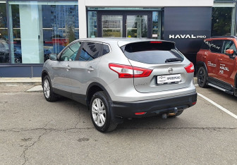 Подержанный автомобиль Nissan Qashqai 2014 года (7 фото)