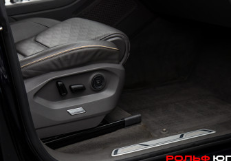 Подержанный автомобиль Volkswagen Touareg 2019 года (14 фото)