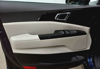 Подержанный автомобиль Kia Carnival 2021 года (17 фото)