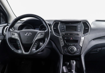 Подержанный автомобиль Hyundai Santa Fe 2017 года (6 фото)